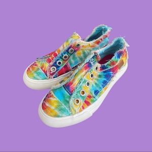 Girl’s tye-dye shoes